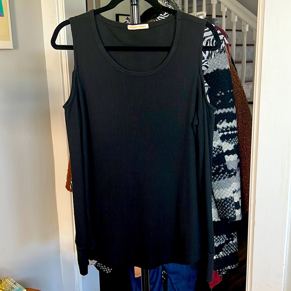 Sweet Romeo- Cold shoulder tee